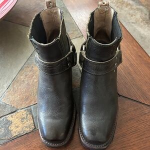 FREEBIRD Whiskey Olive 🫒